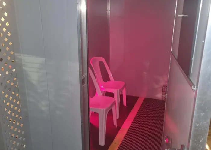 With Spa, Sauna, Garden In Prime Location